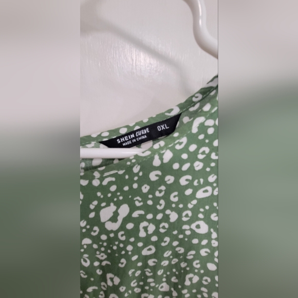 Green Cheetah Print Top - Picture 2 of 3